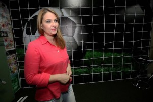 A produtora Paloma Andrade adianta que, no pós-jogo, a equipe irá comentar os destaques e polêmicas da partida.