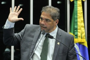 Para Hélio José, o senador do PMB, mulheres proporcionam "alegria e prazer" aos homens