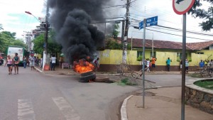 Protesto em Parauapebas falta de emprego chocopeba.com.br